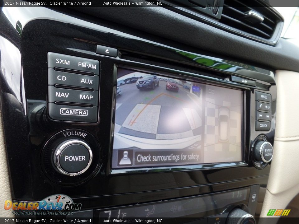 2017 Nissan Rogue SV Glacier White / Almond Photo #17