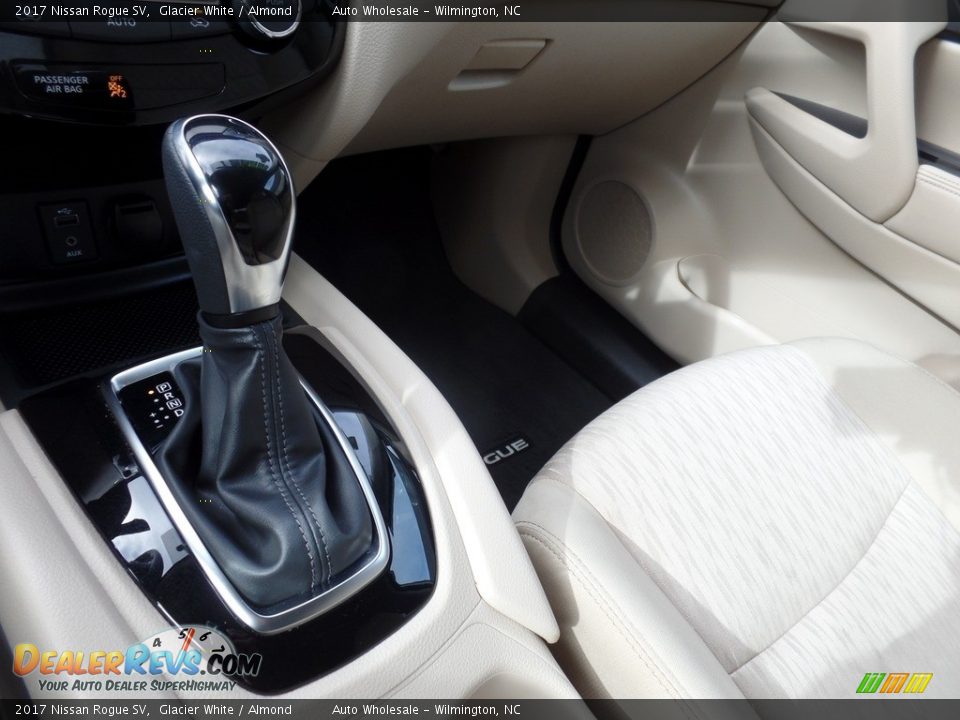 2017 Nissan Rogue SV Glacier White / Almond Photo #18