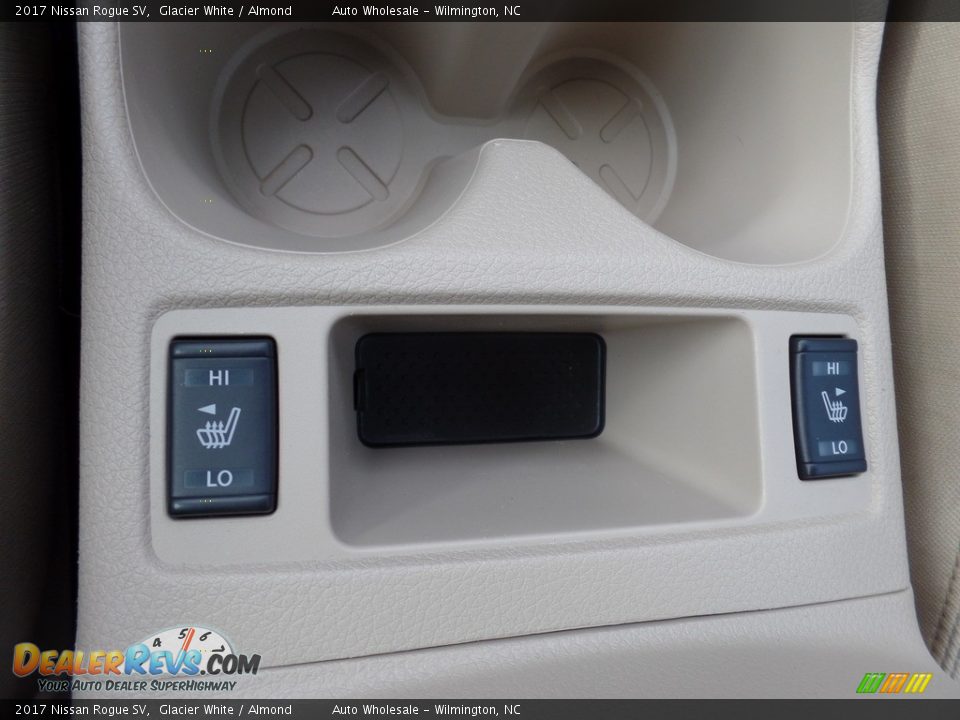 2017 Nissan Rogue SV Glacier White / Almond Photo #19