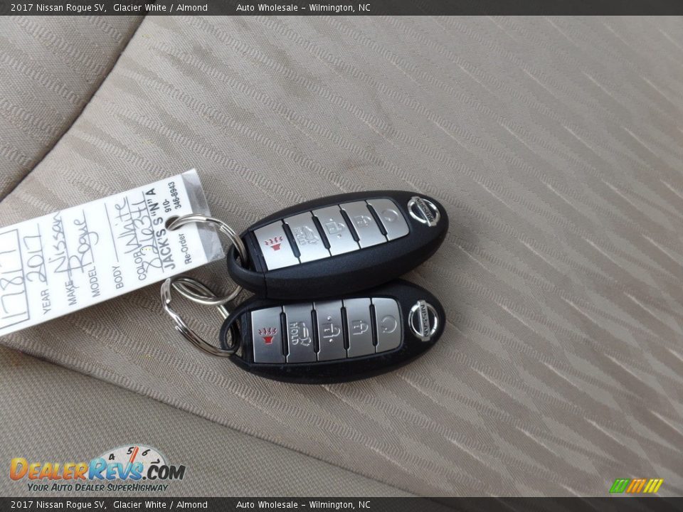 2017 Nissan Rogue SV Glacier White / Almond Photo #20