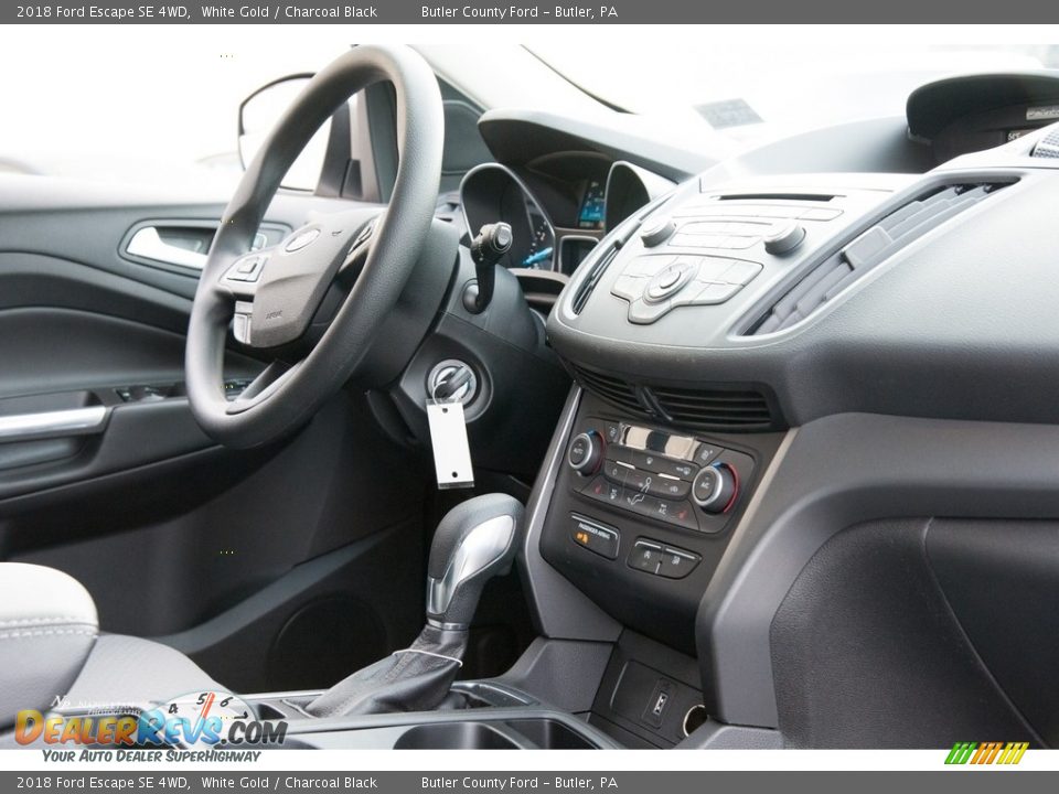 2018 Ford Escape SE 4WD White Gold / Charcoal Black Photo #10