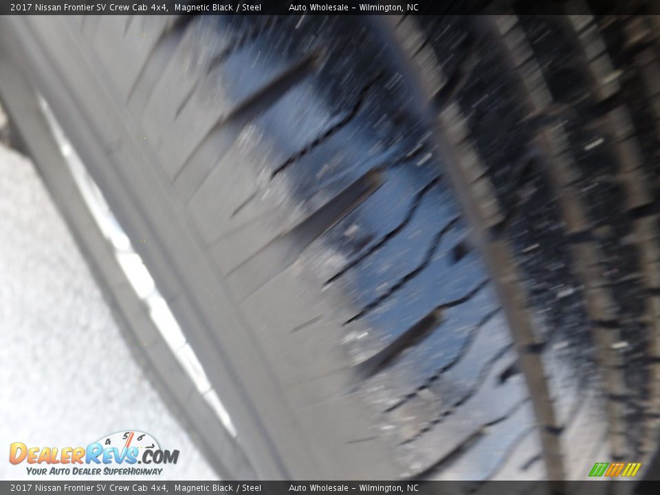2017 Nissan Frontier SV Crew Cab 4x4 Magnetic Black / Steel Photo #8