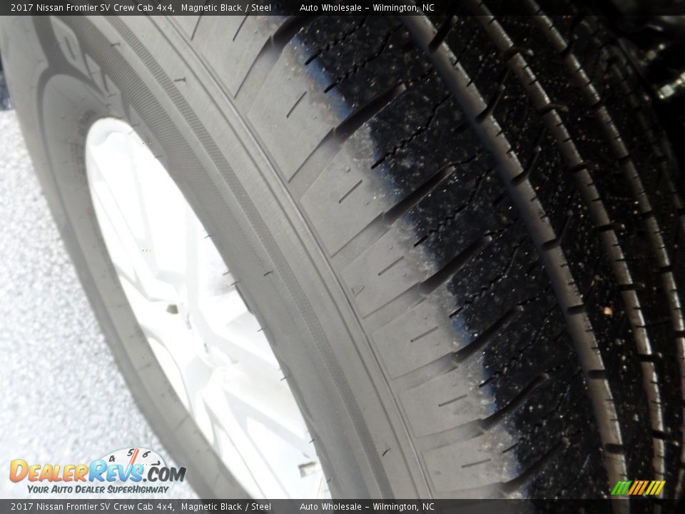 2017 Nissan Frontier SV Crew Cab 4x4 Magnetic Black / Steel Photo #9