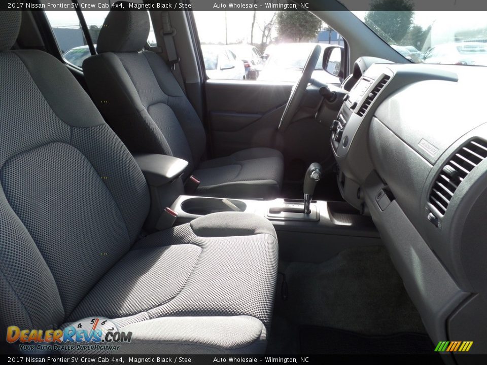 2017 Nissan Frontier SV Crew Cab 4x4 Magnetic Black / Steel Photo #13