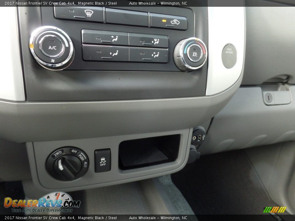 2017 Nissan Frontier SV Crew Cab 4x4 Magnetic Black / Steel Photo #18