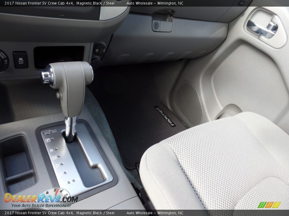 2017 Nissan Frontier SV Crew Cab 4x4 Magnetic Black / Steel Photo #19