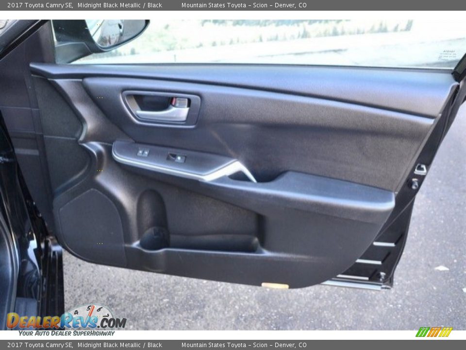 2017 Toyota Camry SE Midnight Black Metallic / Black Photo #25
