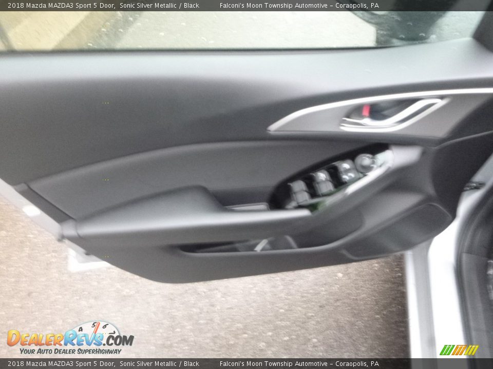 2018 Mazda MAZDA3 Sport 5 Door Sonic Silver Metallic / Black Photo #10