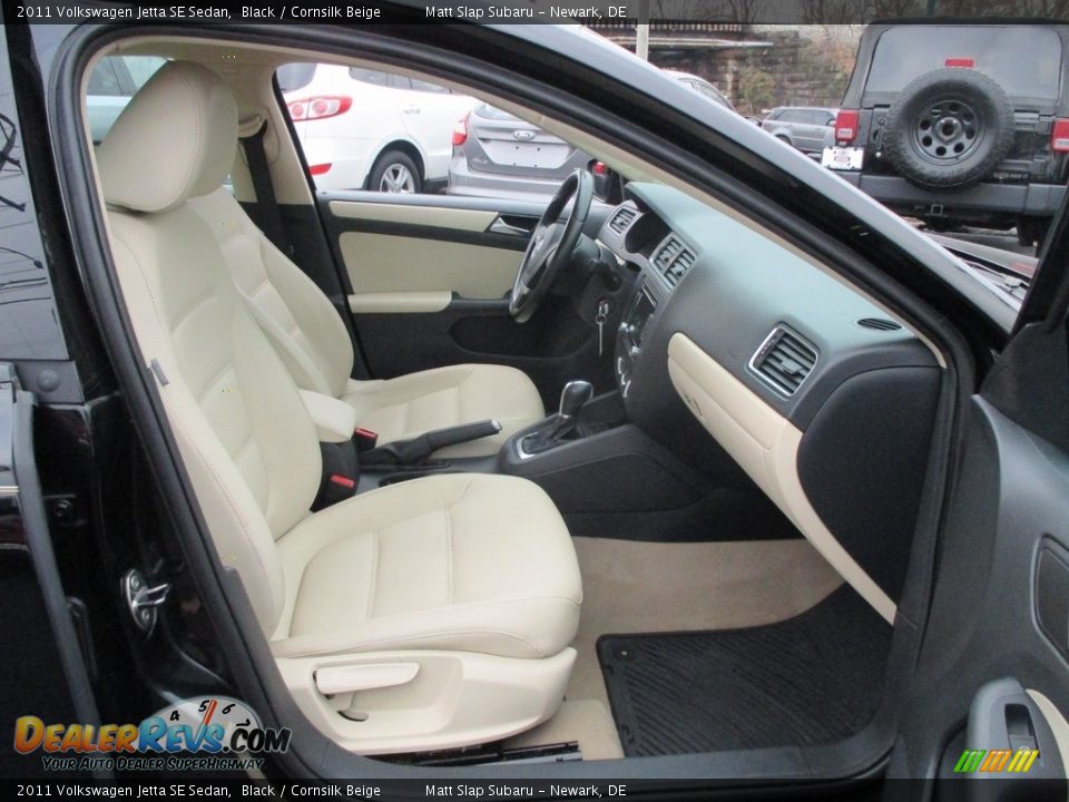2011 Volkswagen Jetta SE Sedan Black / Cornsilk Beige Photo #17