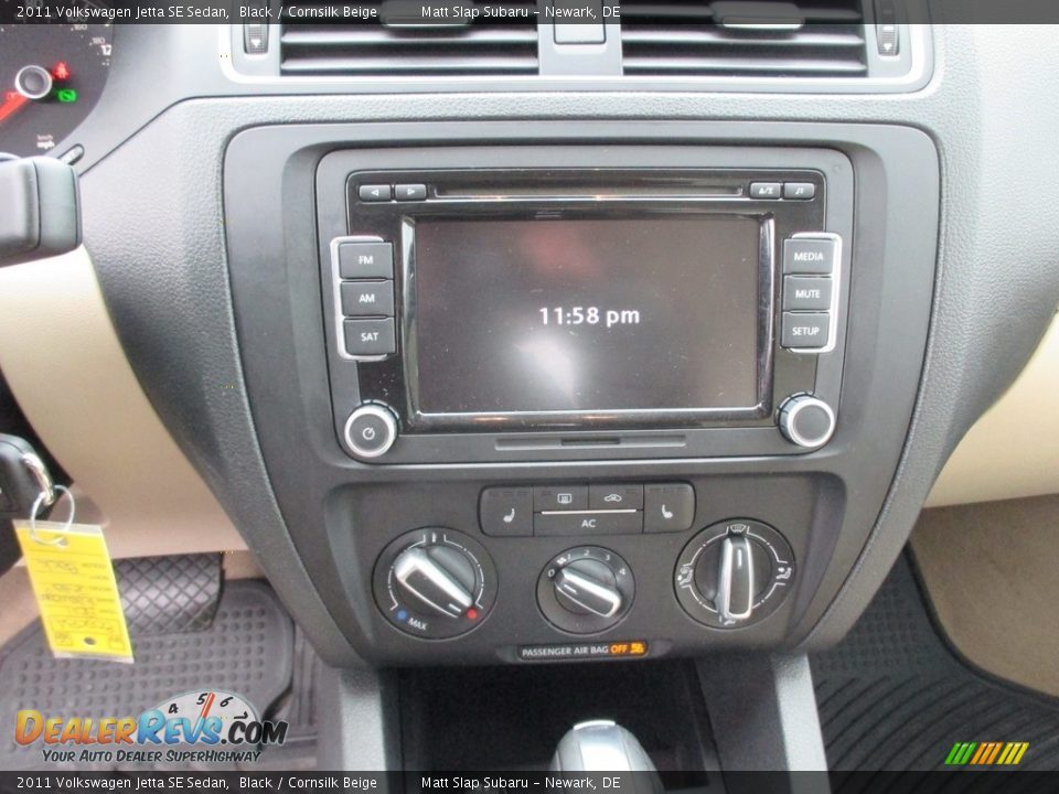 2011 Volkswagen Jetta SE Sedan Black / Cornsilk Beige Photo #25