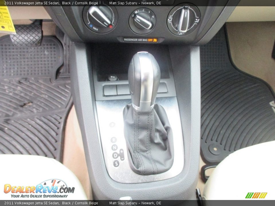 2011 Volkswagen Jetta SE Sedan Black / Cornsilk Beige Photo #26