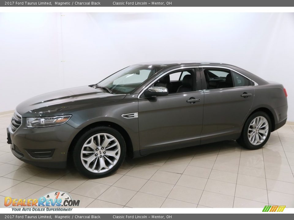 Front 3/4 View of 2017 Ford Taurus Limited Photo #3