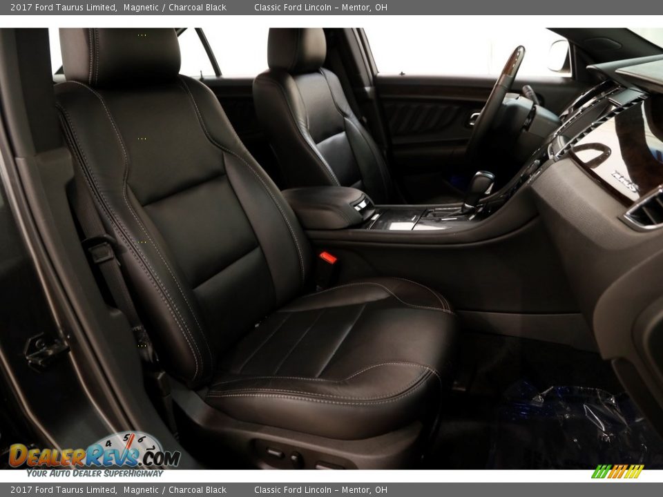 2017 Ford Taurus Limited Magnetic / Charcoal Black Photo #16