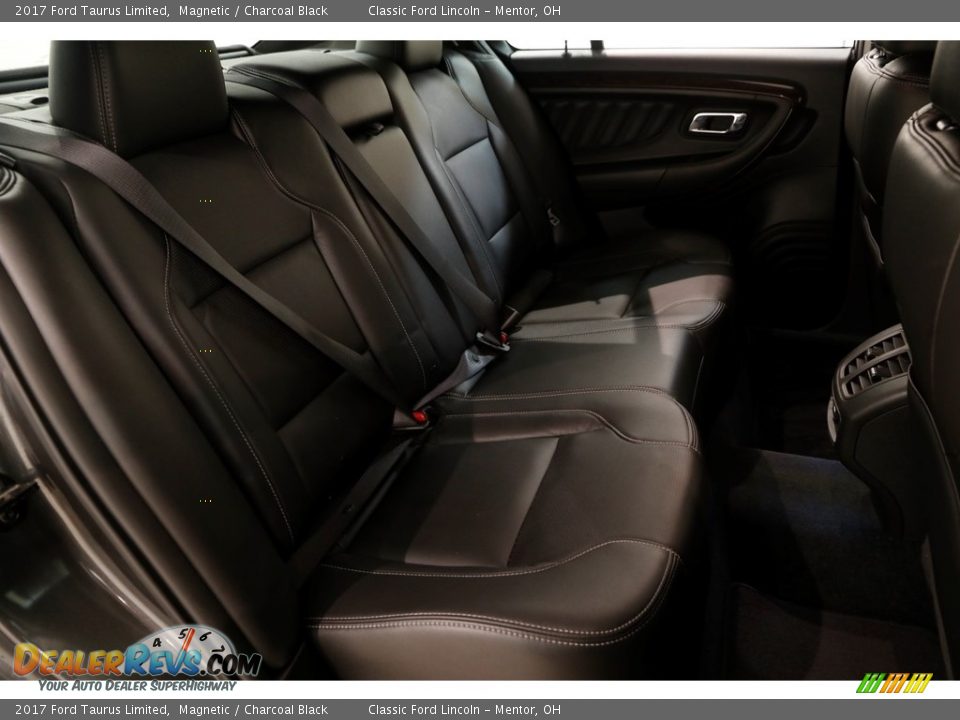 2017 Ford Taurus Limited Magnetic / Charcoal Black Photo #17