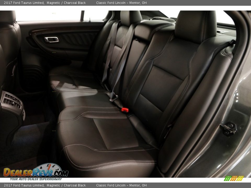 2017 Ford Taurus Limited Magnetic / Charcoal Black Photo #18