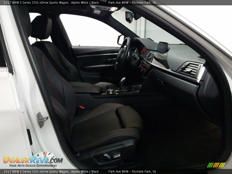 2017 BMW 3 Series 330i xDrive Sports Wagon Alpine White / Black Photo #27