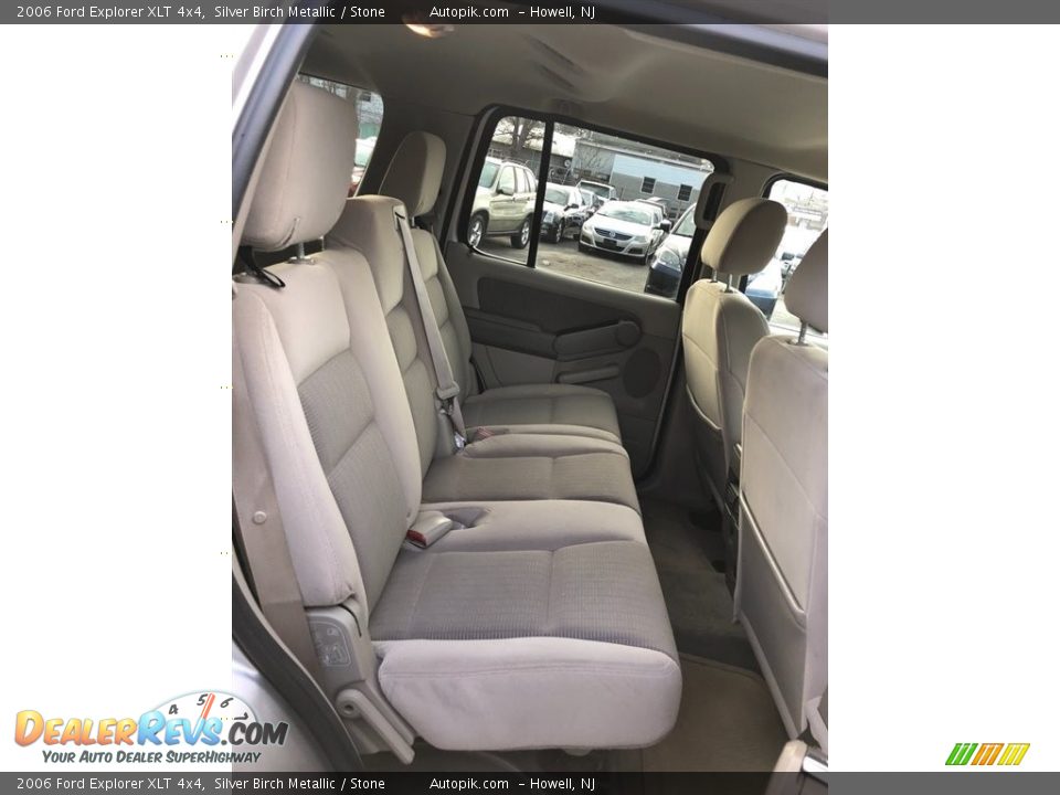 2006 Ford Explorer XLT 4x4 Silver Birch Metallic / Stone Photo #16