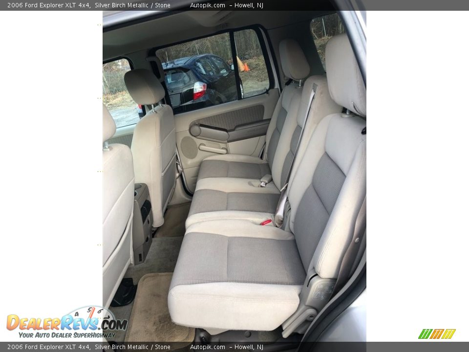 2006 Ford Explorer XLT 4x4 Silver Birch Metallic / Stone Photo #17