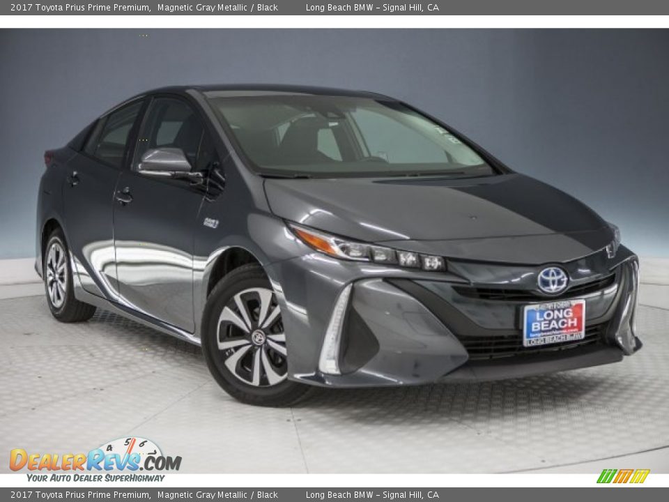Front 3/4 View of 2017 Toyota Prius Prime Premium Photo #12