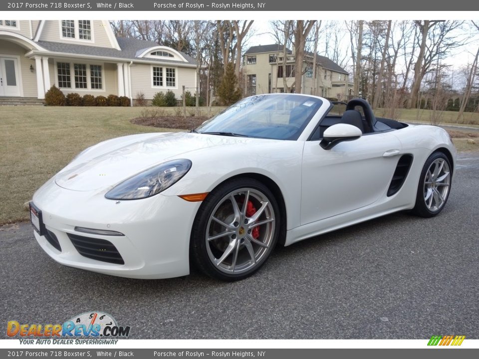 Front 3/4 View of 2017 Porsche 718 Boxster S Photo #1