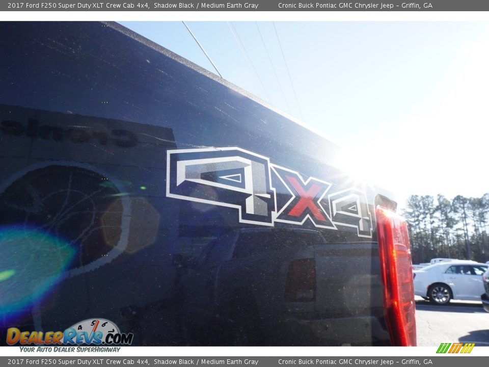 2017 Ford F250 Super Duty XLT Crew Cab 4x4 Shadow Black / Medium Earth Gray Photo #16