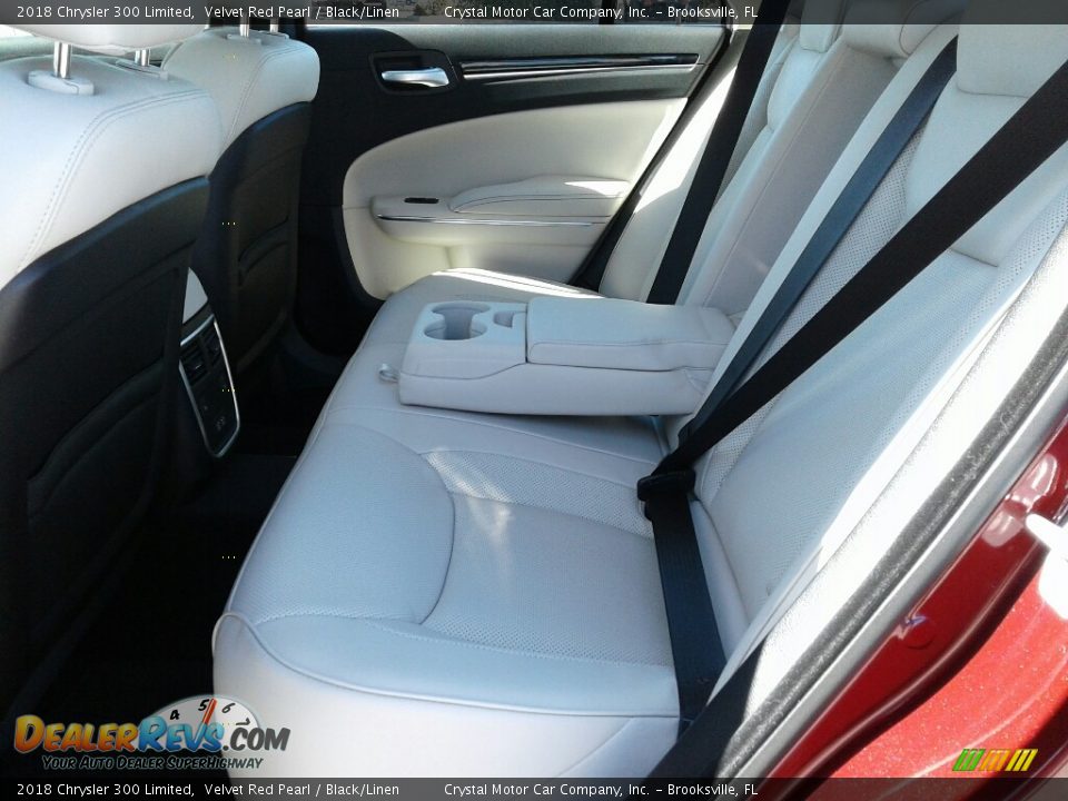 2018 Chrysler 300 Limited Velvet Red Pearl / Black/Linen Photo #9