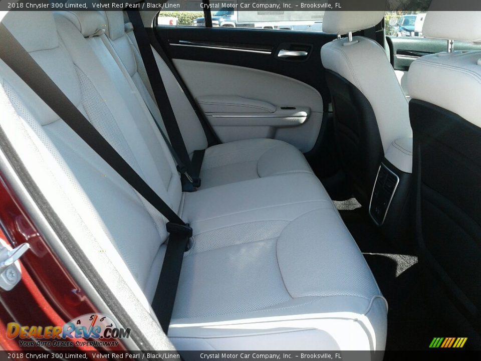 2018 Chrysler 300 Limited Velvet Red Pearl / Black/Linen Photo #10