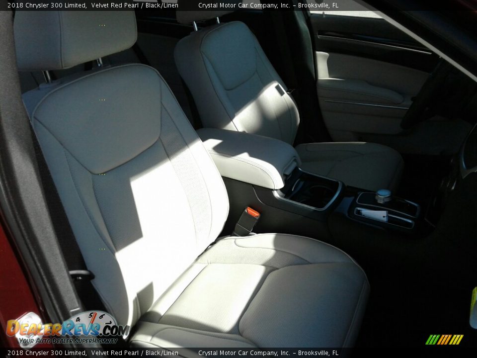 2018 Chrysler 300 Limited Velvet Red Pearl / Black/Linen Photo #11