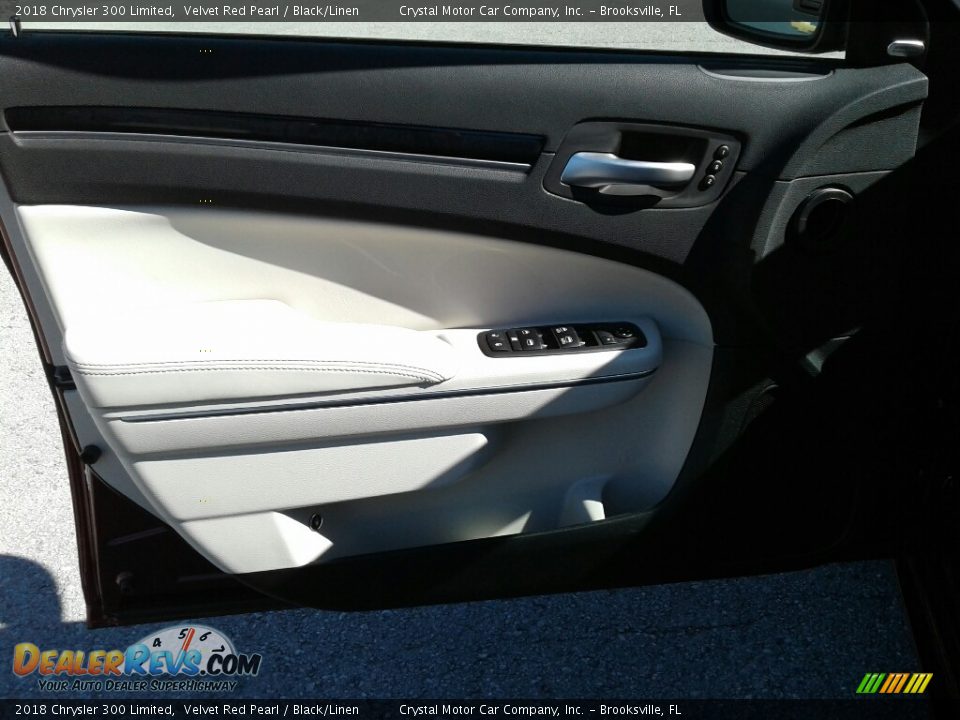 2018 Chrysler 300 Limited Velvet Red Pearl / Black/Linen Photo #17