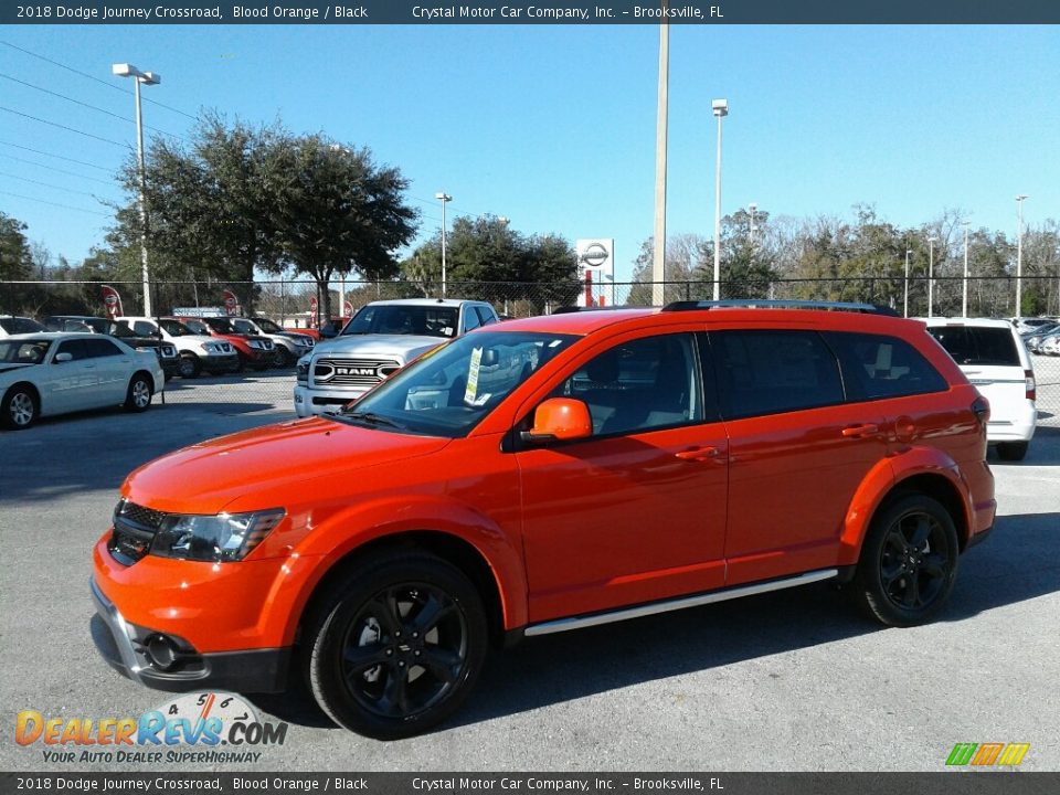 Front 3/4 View of 2018 Dodge Journey Crossroad Photo #1