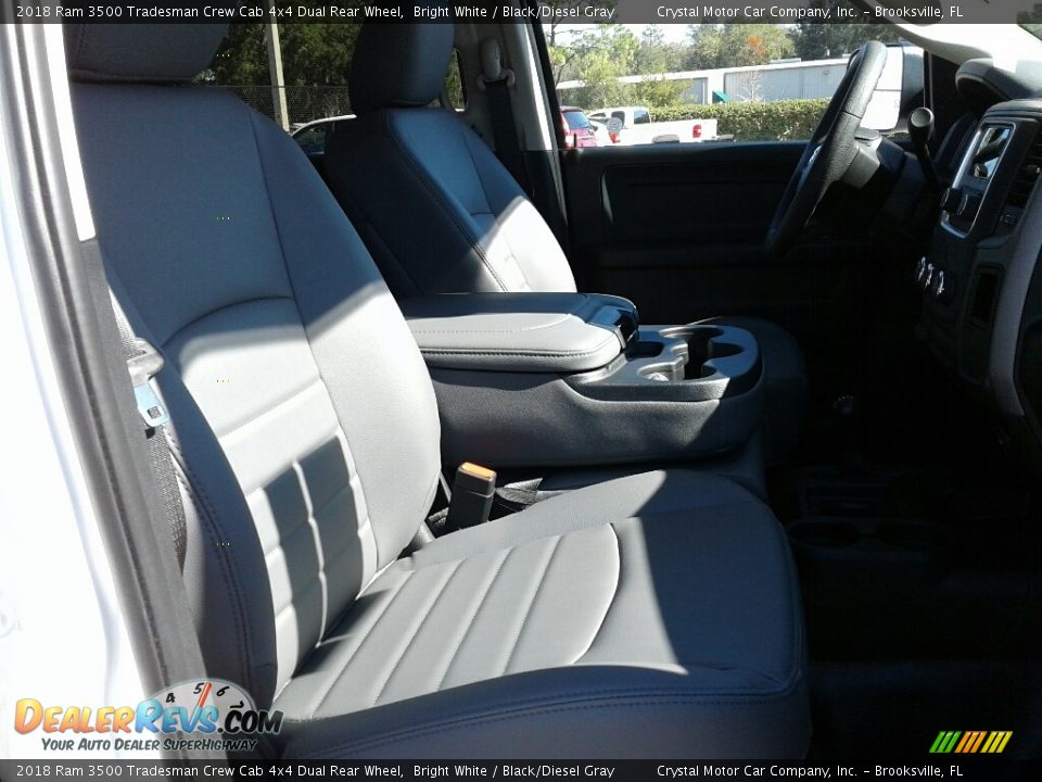 2018 Ram 3500 Tradesman Crew Cab 4x4 Dual Rear Wheel Bright White / Black/Diesel Gray Photo #13