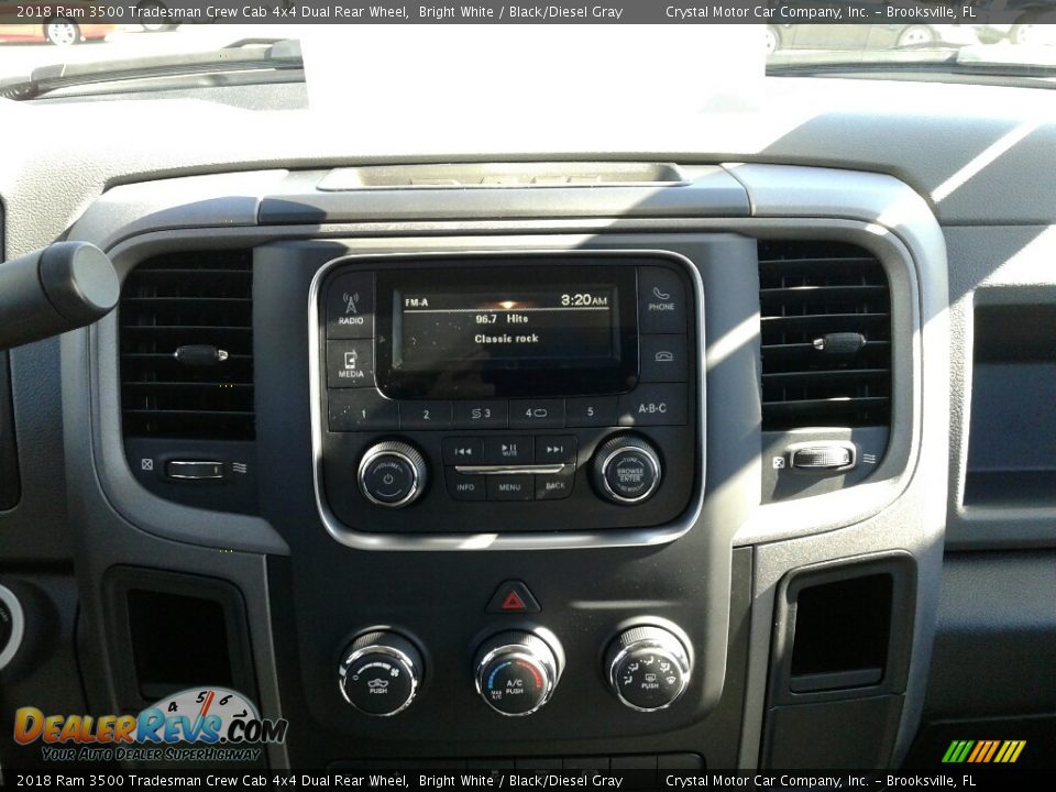 2018 Ram 3500 Tradesman Crew Cab 4x4 Dual Rear Wheel Bright White / Black/Diesel Gray Photo #16