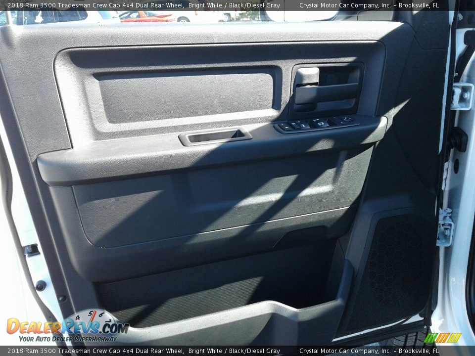 2018 Ram 3500 Tradesman Crew Cab 4x4 Dual Rear Wheel Bright White / Black/Diesel Gray Photo #18