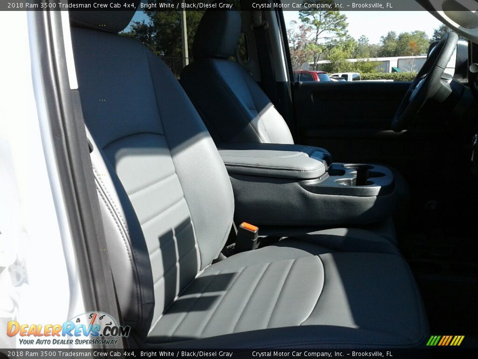 2018 Ram 3500 Tradesman Crew Cab 4x4 Bright White / Black/Diesel Gray Photo #12