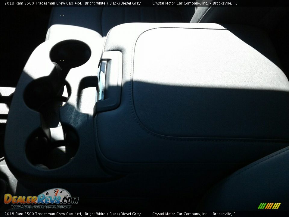2018 Ram 3500 Tradesman Crew Cab 4x4 Bright White / Black/Diesel Gray Photo #18