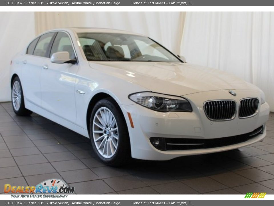 2013 BMW 5 Series 535i xDrive Sedan Alpine White / Venetian Beige Photo #2