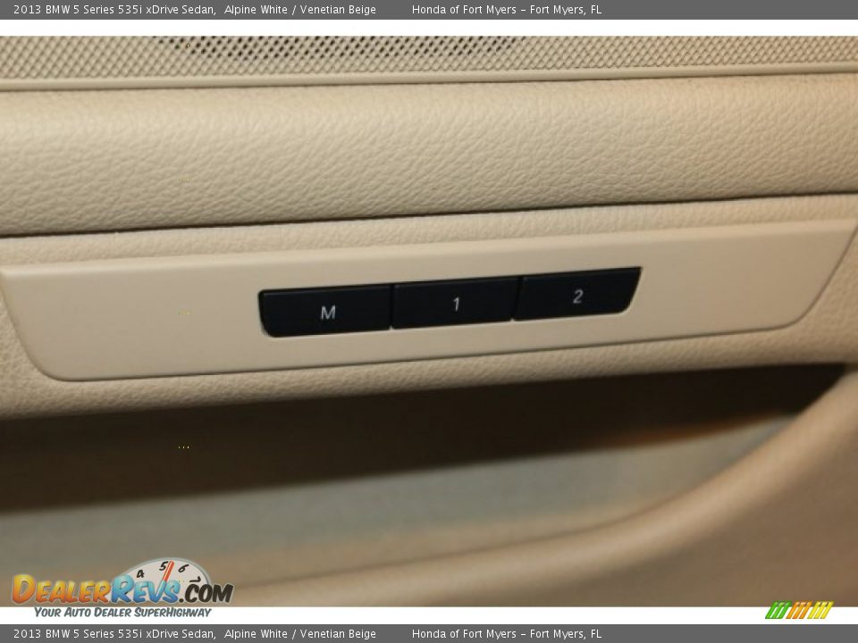 2013 BMW 5 Series 535i xDrive Sedan Alpine White / Venetian Beige Photo #14