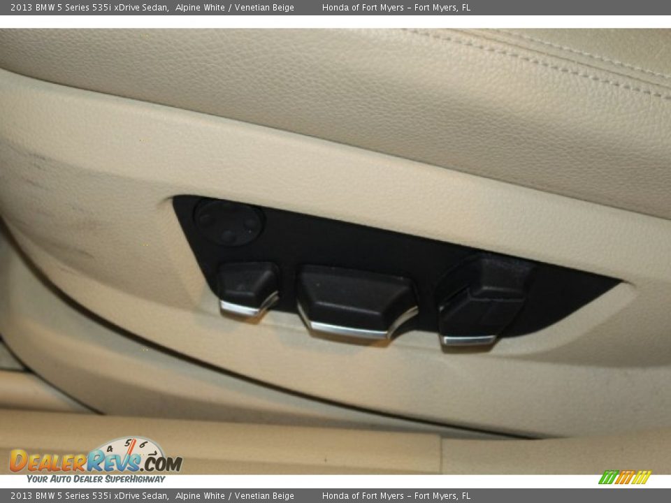 2013 BMW 5 Series 535i xDrive Sedan Alpine White / Venetian Beige Photo #16