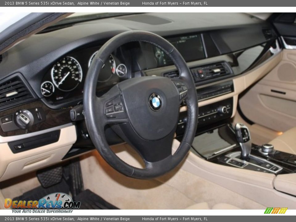 2013 BMW 5 Series 535i xDrive Sedan Alpine White / Venetian Beige Photo #17