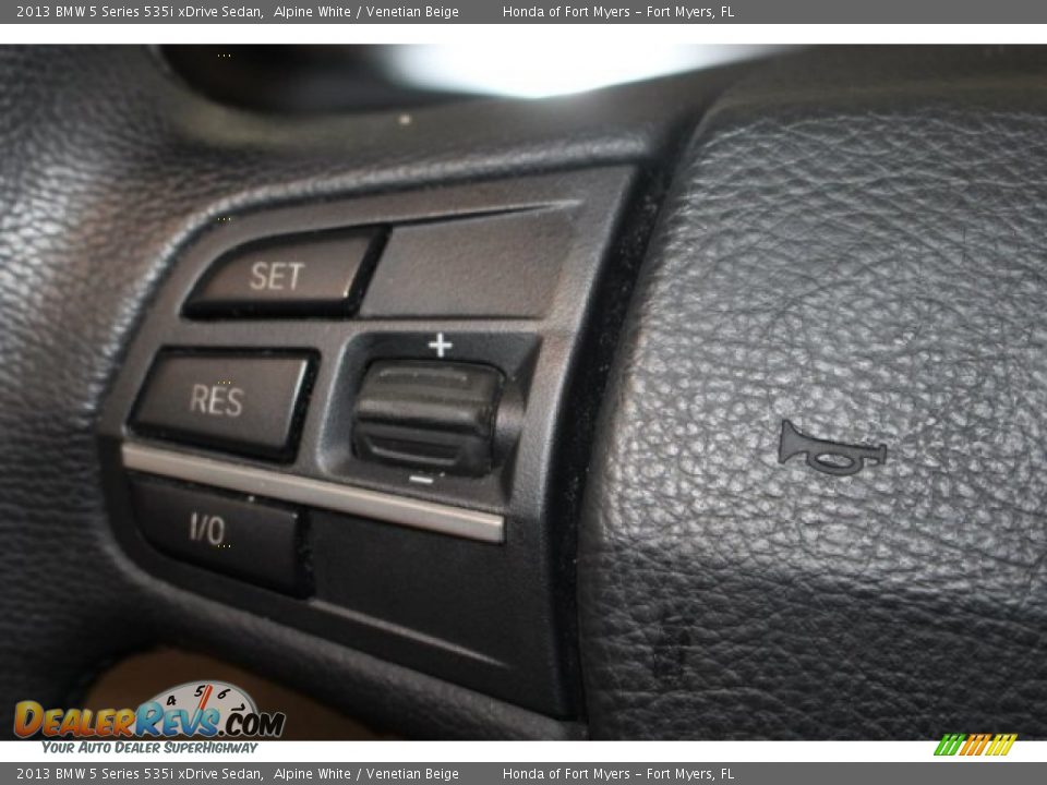 2013 BMW 5 Series 535i xDrive Sedan Alpine White / Venetian Beige Photo #20