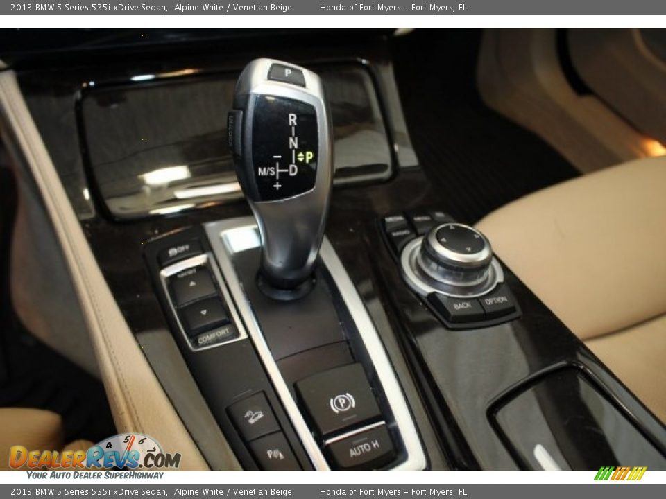 2013 BMW 5 Series 535i xDrive Sedan Alpine White / Venetian Beige Photo #29