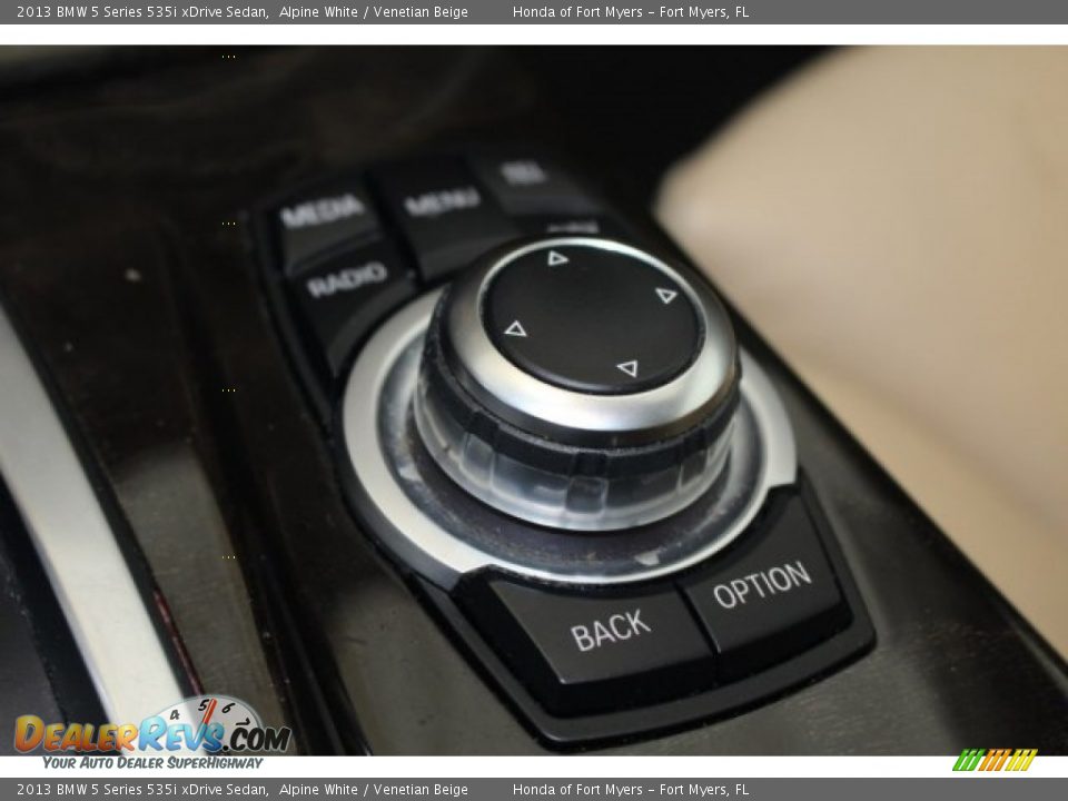 2013 BMW 5 Series 535i xDrive Sedan Alpine White / Venetian Beige Photo #31