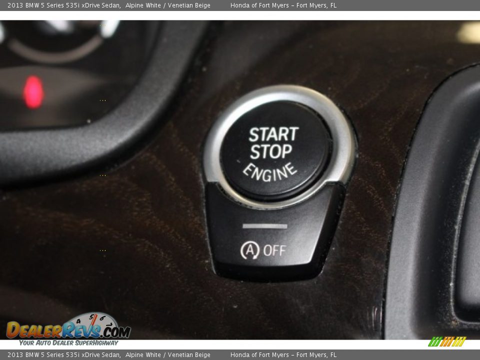 2013 BMW 5 Series 535i xDrive Sedan Alpine White / Venetian Beige Photo #32