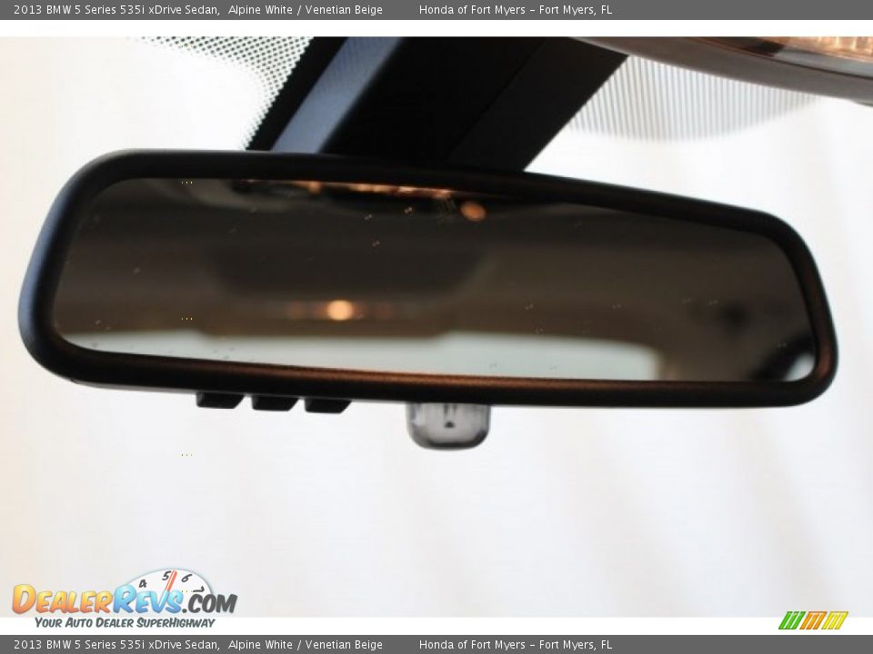 2013 BMW 5 Series 535i xDrive Sedan Alpine White / Venetian Beige Photo #33