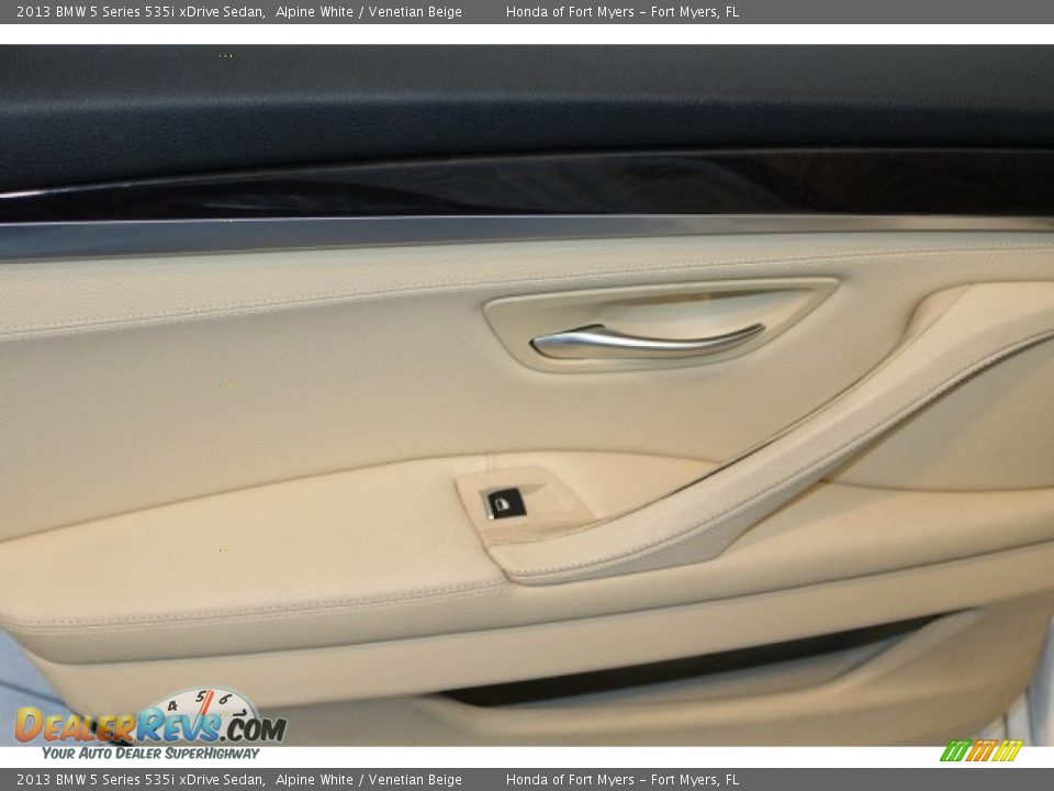 2013 BMW 5 Series 535i xDrive Sedan Alpine White / Venetian Beige Photo #34