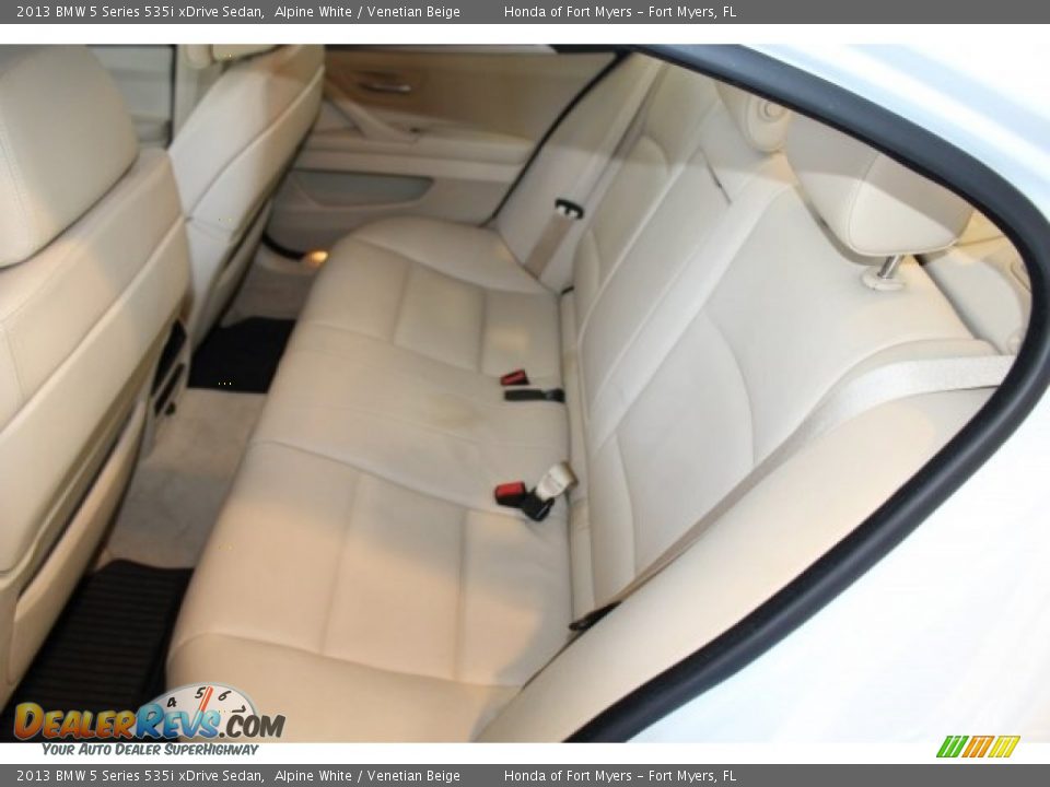 2013 BMW 5 Series 535i xDrive Sedan Alpine White / Venetian Beige Photo #35