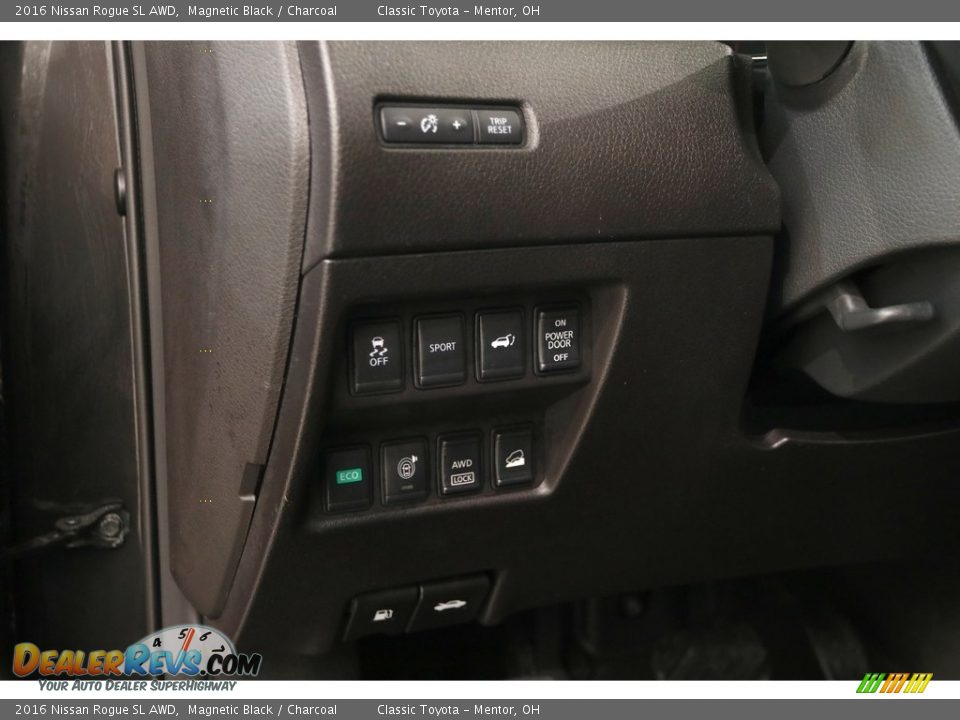 2016 Nissan Rogue SL AWD Magnetic Black / Charcoal Photo #5