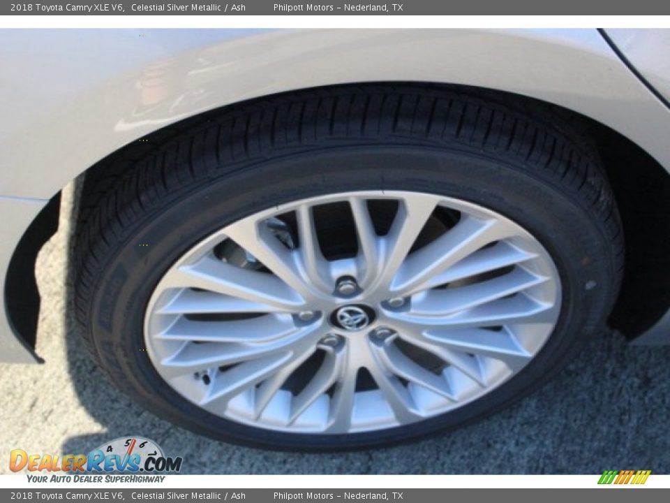 2018 Toyota Camry XLE V6 Celestial Silver Metallic / Ash Photo #9
