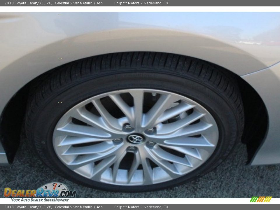 2018 Toyota Camry XLE V6 Celestial Silver Metallic / Ash Photo #10