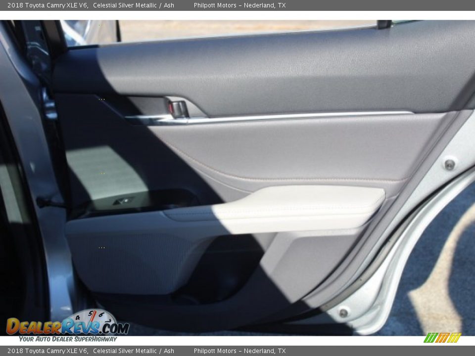 2018 Toyota Camry XLE V6 Celestial Silver Metallic / Ash Photo #26